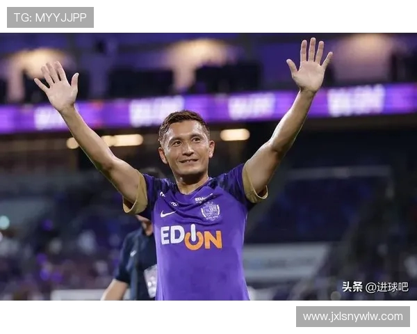 广岛三箭在J联赛杯决赛中以3-1战胜柏太阳神夺得队史第二冠吸引62466人观战